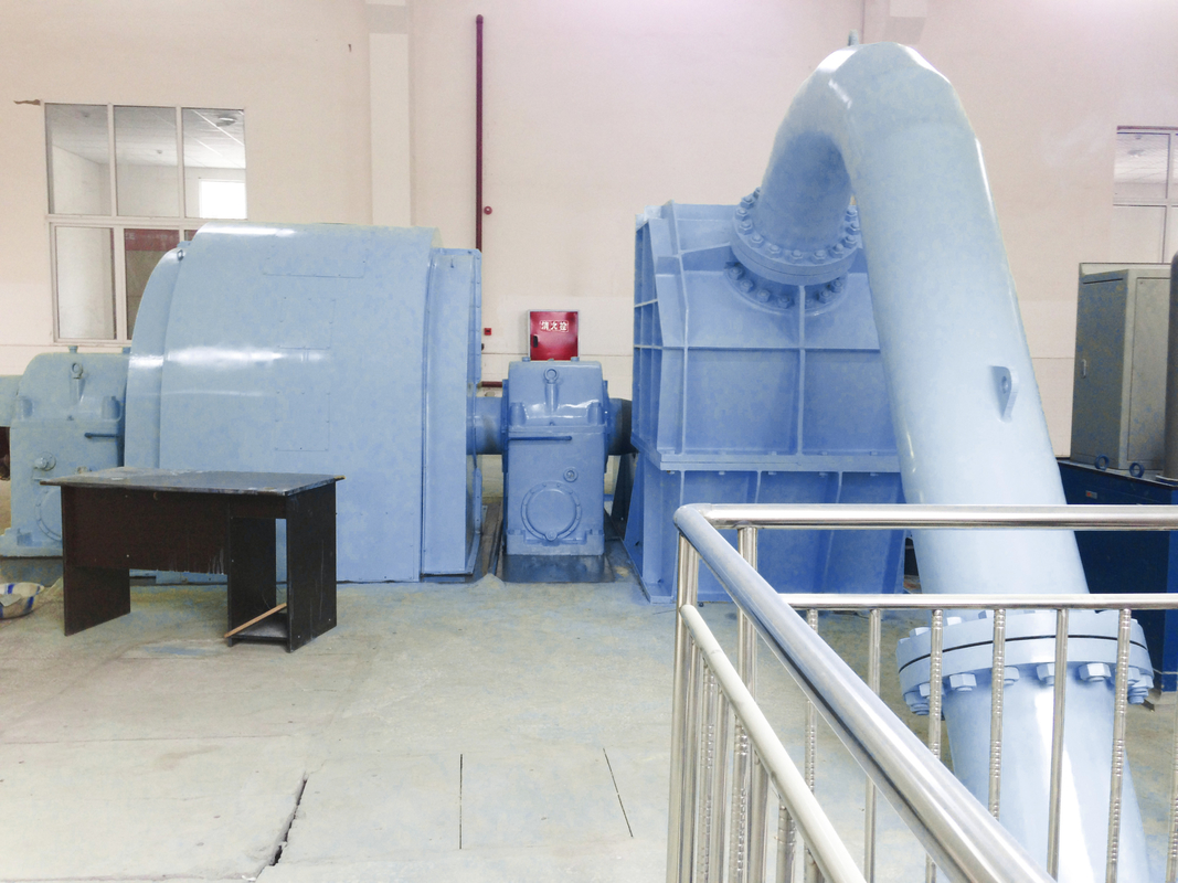 Waterturbine-generator met horizontale installatie met borstel- of borstelloze opwinding