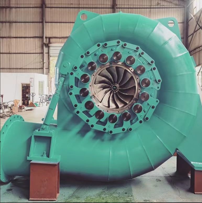 Roestvrij staal Francis Turbine Generator 6.3kV Automatische besturing 300KW-20MW Kracht 20m-300M Hoofd