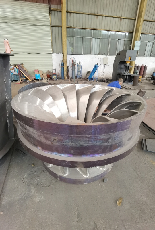 Roestvrij staal Francis Turbine Generator 6.3kV Automatische besturing 300KW-20MW Kracht 20m-300M Hoofd