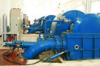 Turbo-turbinegeneratoren met een micro-regelaar voor gelijkstroomvoorziening voor waterkrachtcentrales