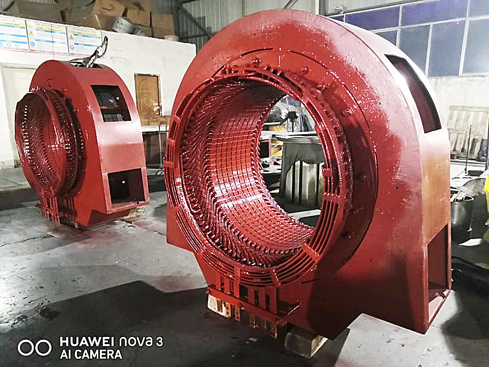 Vermogen Uitgang Borstelloze waterturbinegenerator 300-3000 tpm Versnellingsbereik 220V-690V Nominale spanning