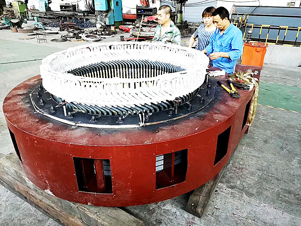 Verticale waterturbinegenerator 200kw-20mw Vermogen Uitgang Nominale frequentie 50Hz/60Hz Aanpasbare kleur Lucht/Water