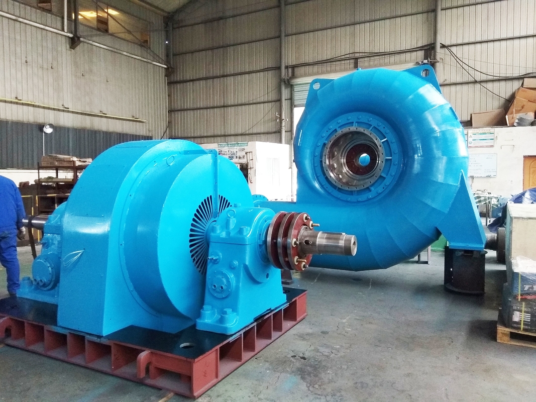 Op maat gemaakte borstelloze waterturbinegenerator met automatische bediening voor verticale installatie