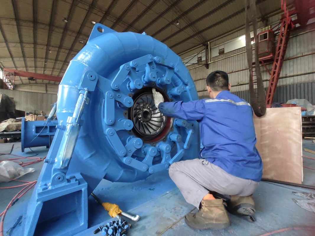 Op maat gemaakte borstelloze waterturbinegenerator met automatische bediening voor verticale installatie