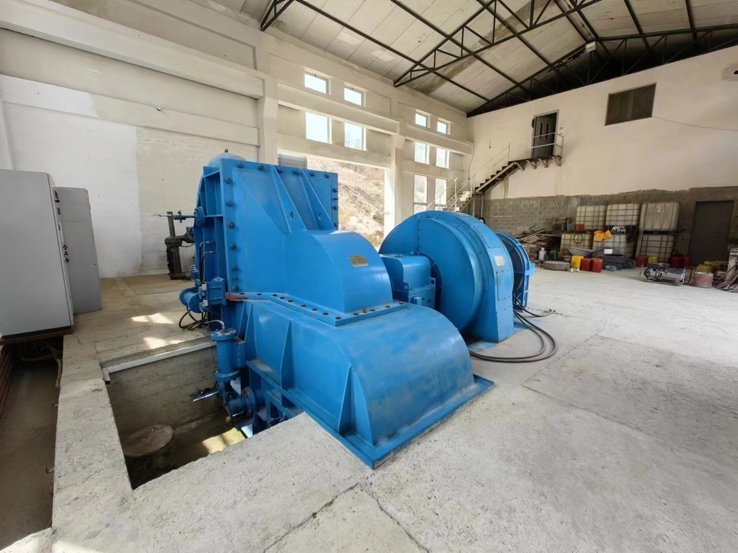 Gegote ijzeren Pelton-wiel turbinegenerator met nominale stroom 100A-1000A 100KW-50MW voor elektriciteitsopwekking