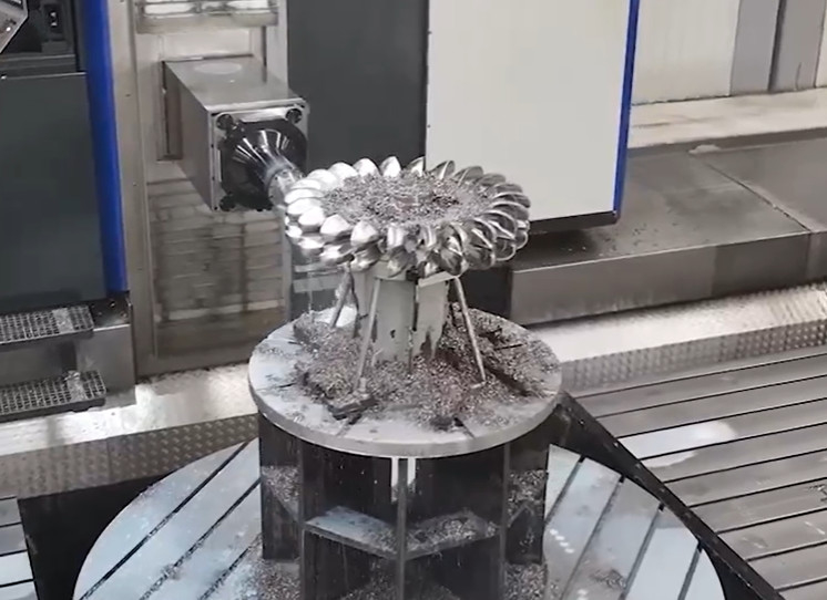 Gegote ijzeren Pelton-wiel turbinegenerator met nominale stroom 100A-1000A 100KW-50MW voor elektriciteitsopwekking