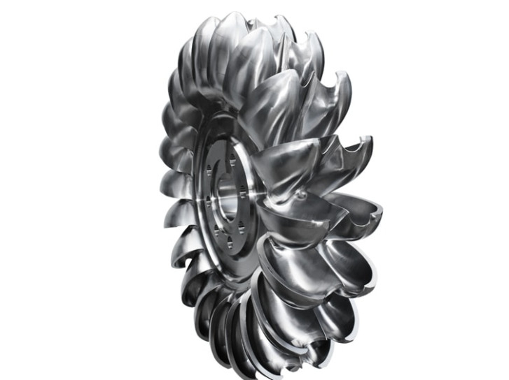 Verticale installatiemethode hydroturbine-rotor met inlaatdruk van 10 MPa, mogelijkheden voor geharde metalen materialen