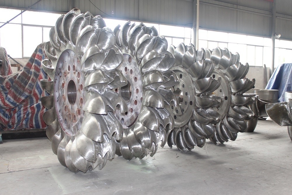 Verticale installatiemethode hydroturbine-rotor met inlaatdruk van 10 MPa, mogelijkheden voor geharde metalen materialen