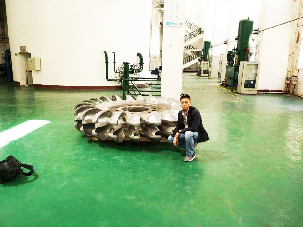 Verticale installatiemethode hydroturbine-rotor met inlaatdruk van 10 MPa, mogelijkheden voor geharde metalen materialen