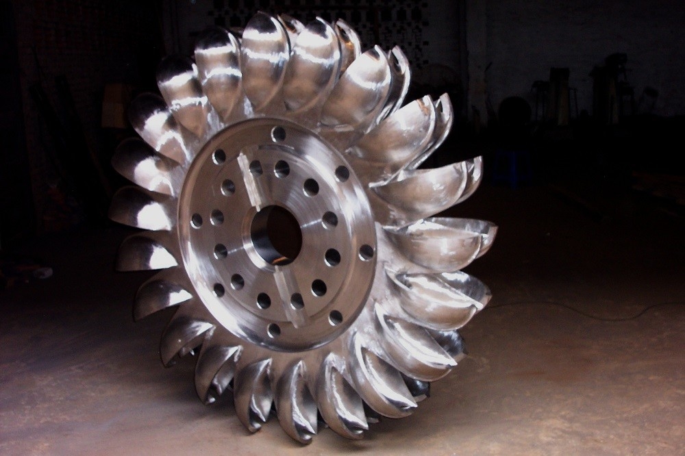 Verticale installatiemethode hydroturbine-rotor met inlaatdruk van 10 MPa, mogelijkheden voor geharde metalen materialen