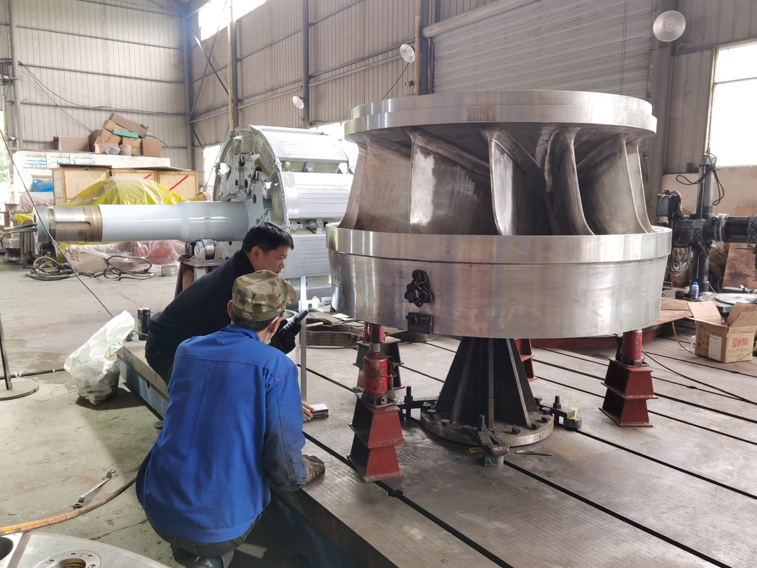 Op grote schaal verkrijgbaar waterturbinegenerator met een efficiëntie van 90-96% voor op maat gemaakte oplossingen