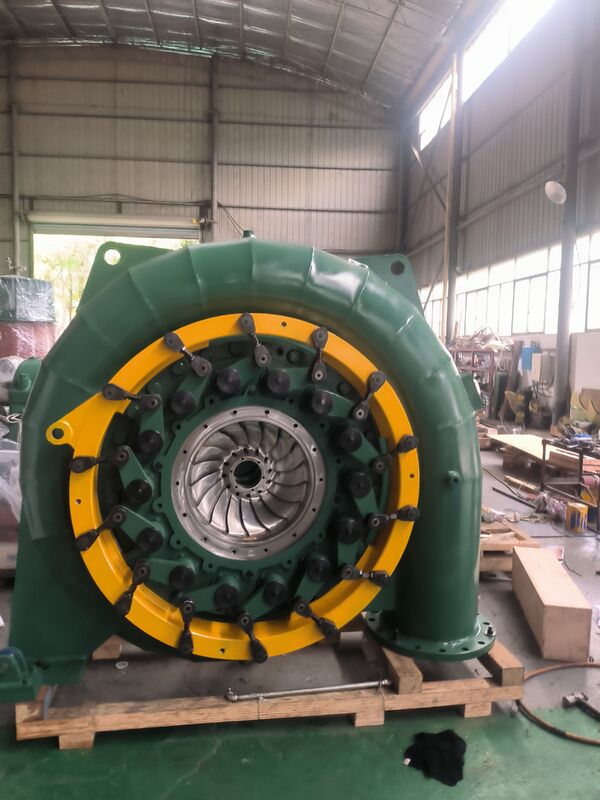 Roestvrijstalen Runner Francis Turbine Generator met 30-50 jaar levensduur en 2500-30000 L/s debiet voor waterkrachtcentrales