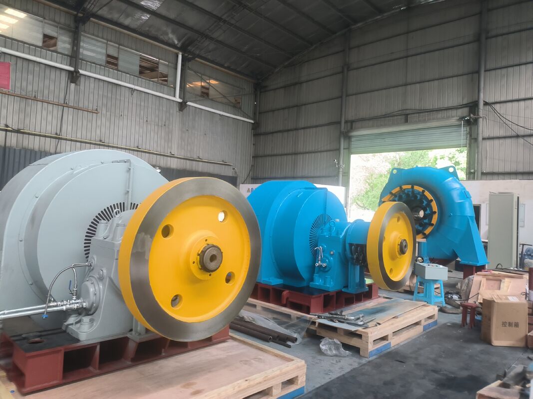 Automatische Regelmodus Francis Turbine Generator met Horizontale Of Verticale Opstelling en 450-1000RPM Nominale Snelheid voor Energieopwekking