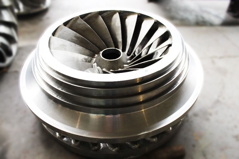 Diameter 200 mm hoge kop Pelton-turbine inclusief borstelloos of statisch excitatiesysteem ontworpen voor waterkracht