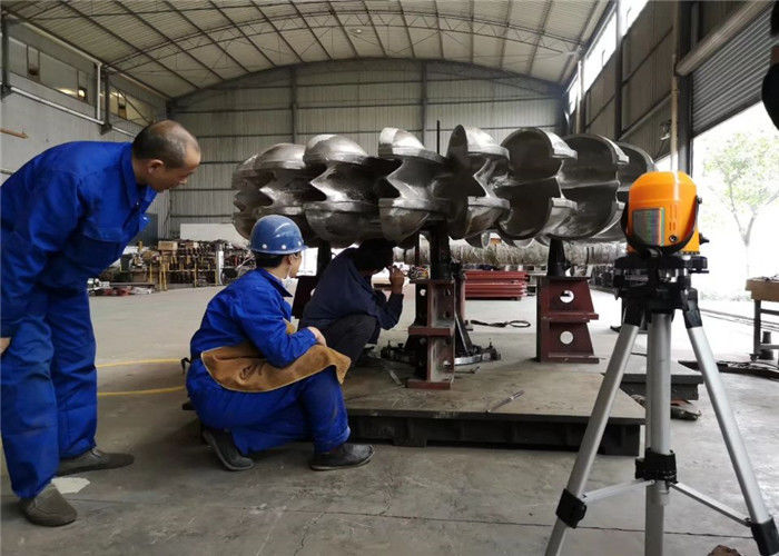 High Head 100m tot 2000m Pelton Turbine Generator Nominale Spanning 6-10kV Op maat ontworpen voor de productie van waterkracht