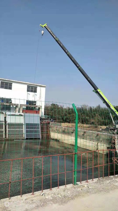 Door motoren aangedreven vuilroosterreinigingsmachine met een dikte van 4,5 tot 16 mm en een snelheidsbereik van 150 RPM-1000 RPM voor het verwijderen van industrieel afval